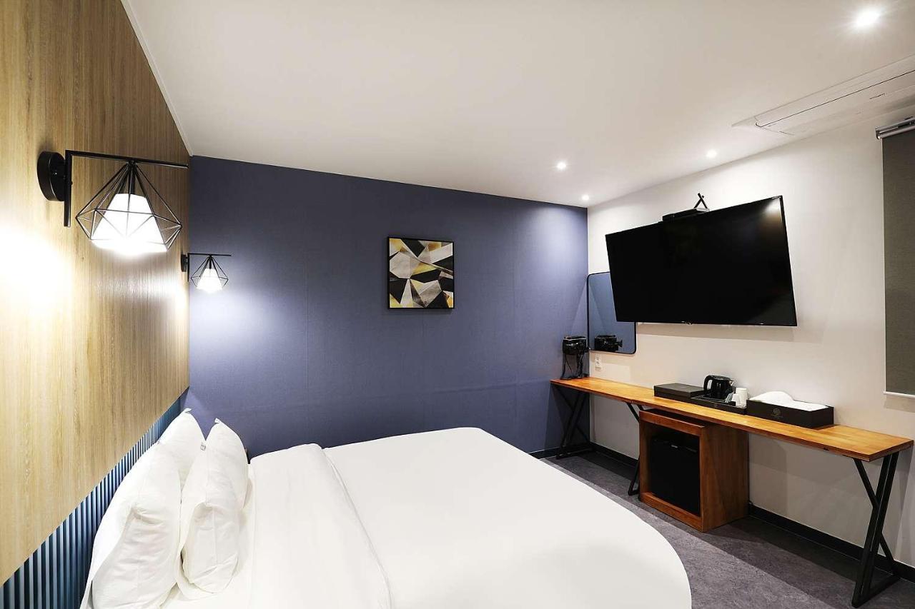 Mariposa Hotel Songtan Пхьонтхек Екстер'єр фото