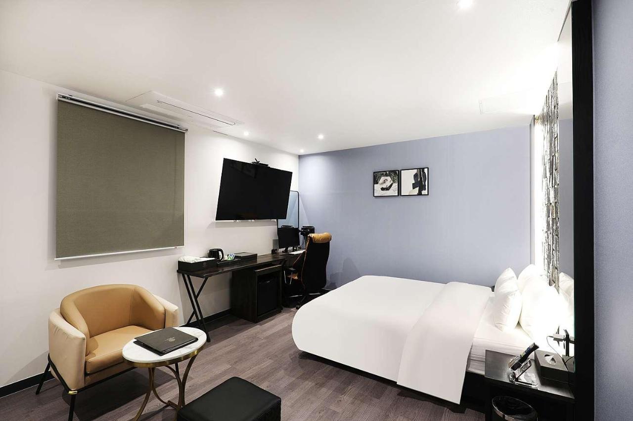 Mariposa Hotel Songtan Пхьонтхек Екстер'єр фото