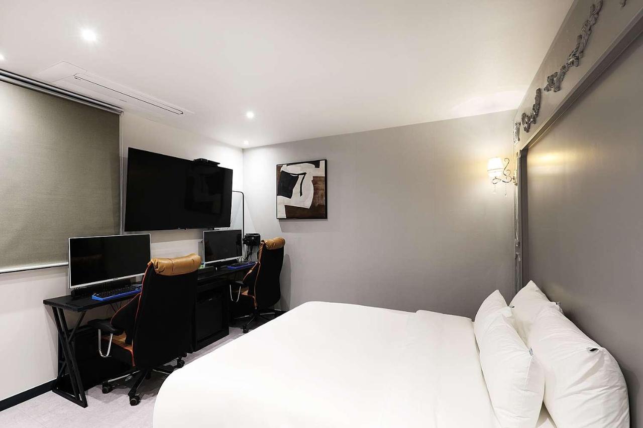 Mariposa Hotel Songtan Пхьонтхек Екстер'єр фото