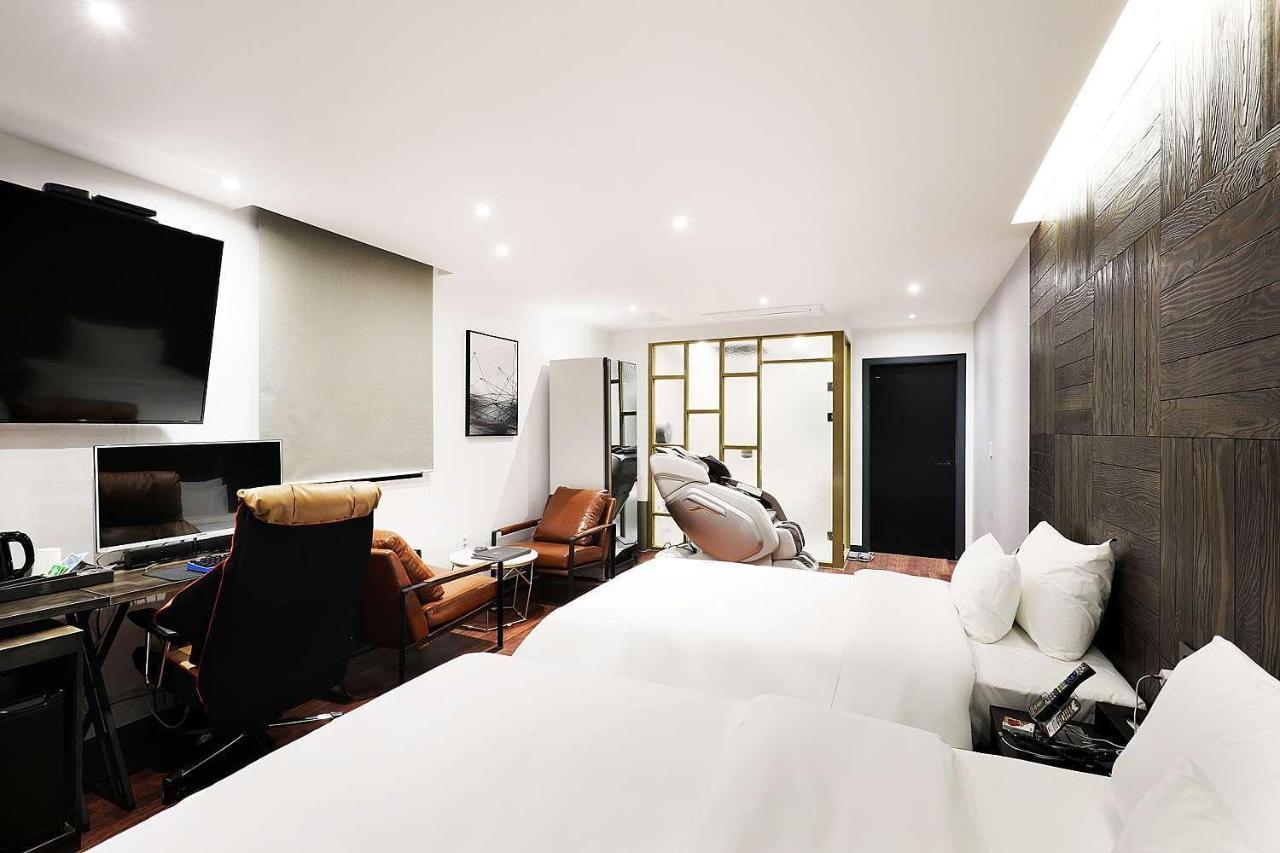 Mariposa Hotel Songtan Пхьонтхек Екстер'єр фото