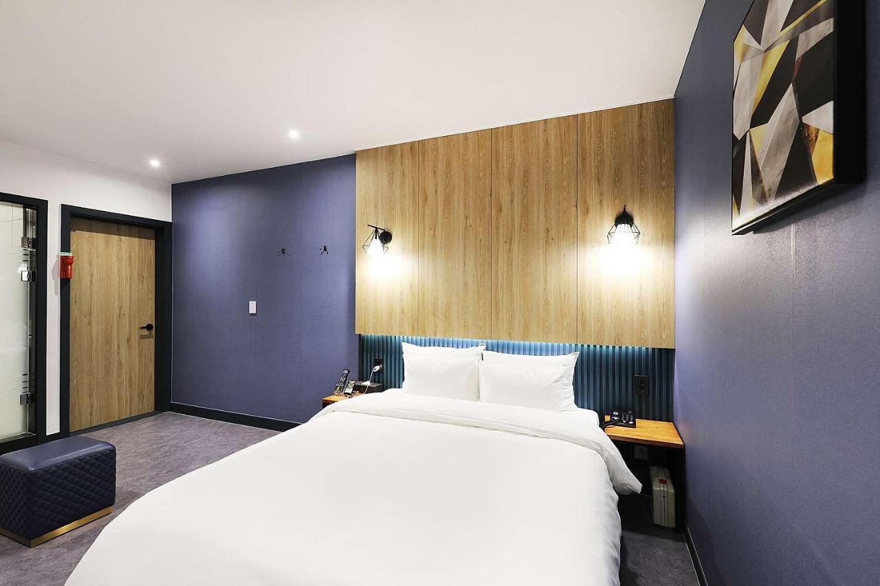 Mariposa Hotel Songtan Пхьонтхек Екстер'єр фото