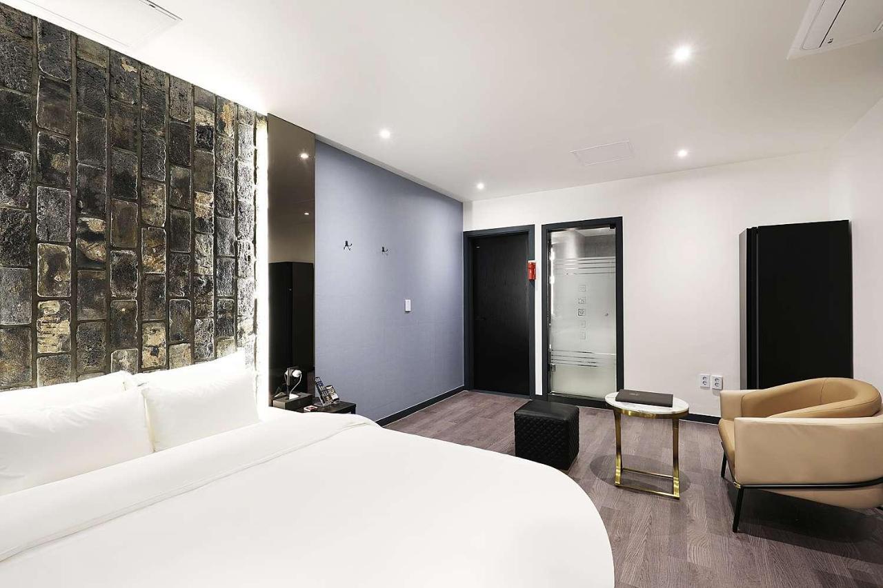 Mariposa Hotel Songtan Пхьонтхек Екстер'єр фото