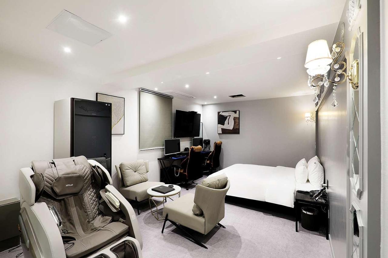 Mariposa Hotel Songtan Пхьонтхек Екстер'єр фото