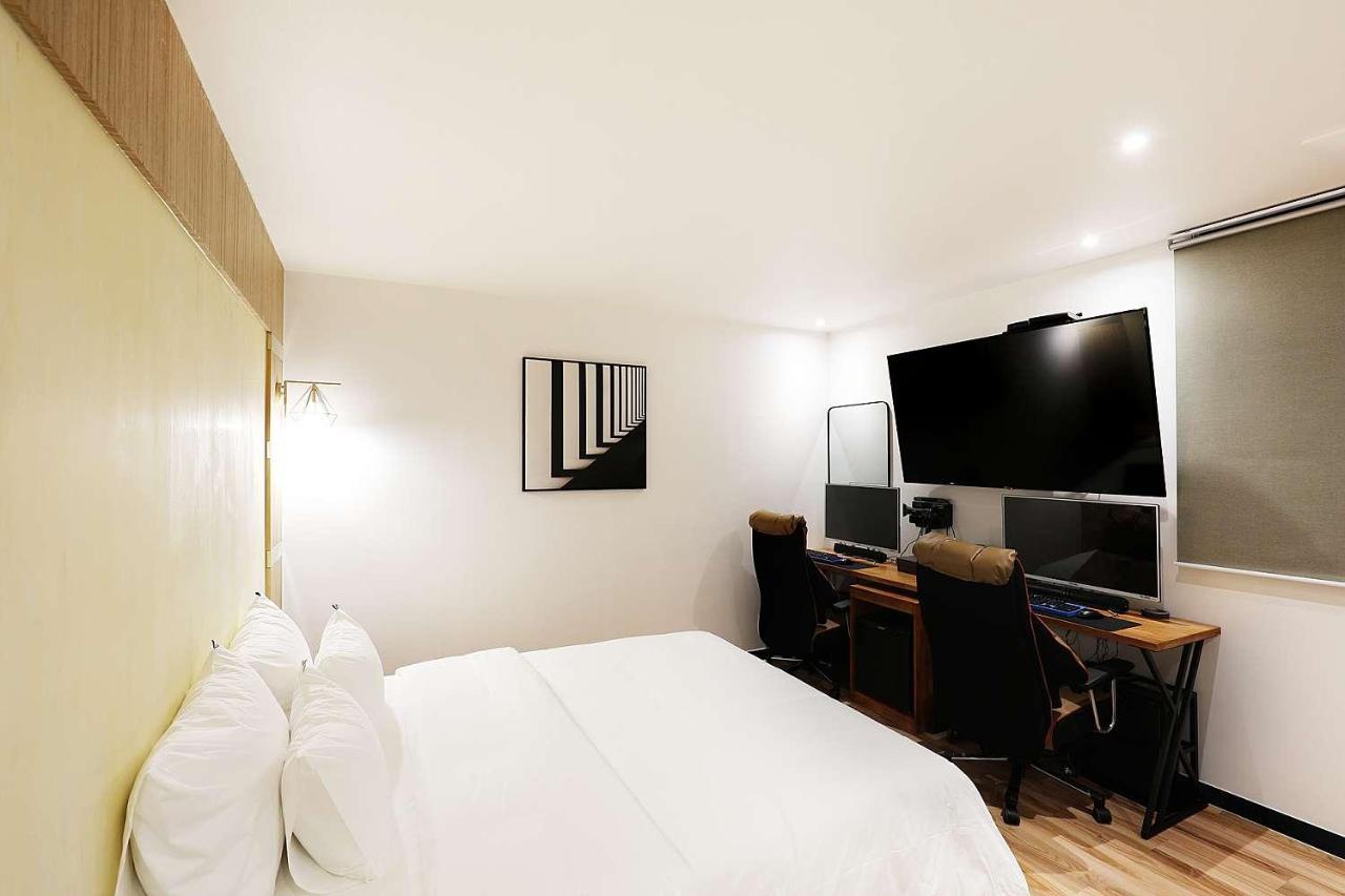 Mariposa Hotel Songtan Пхьонтхек Екстер'єр фото