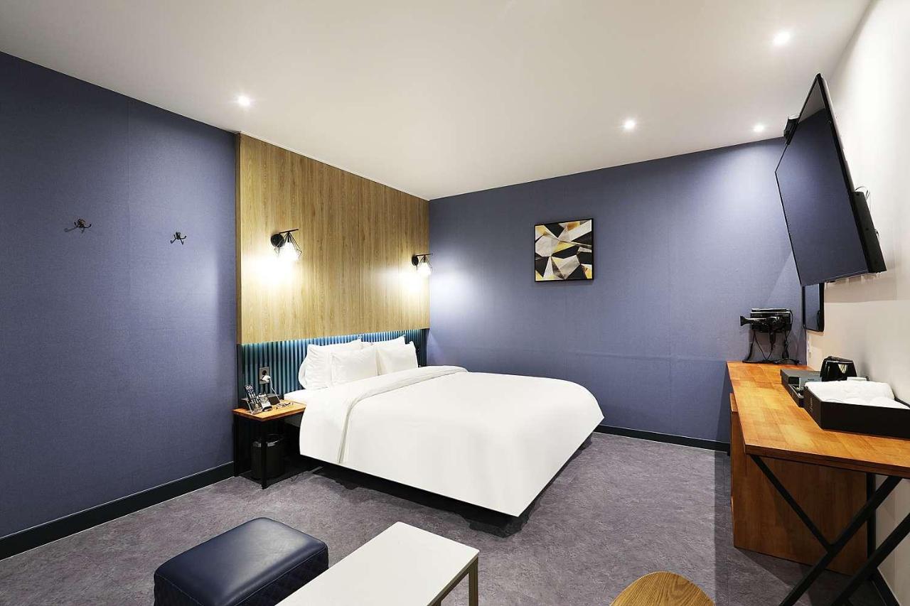 Mariposa Hotel Songtan Пхьонтхек Екстер'єр фото